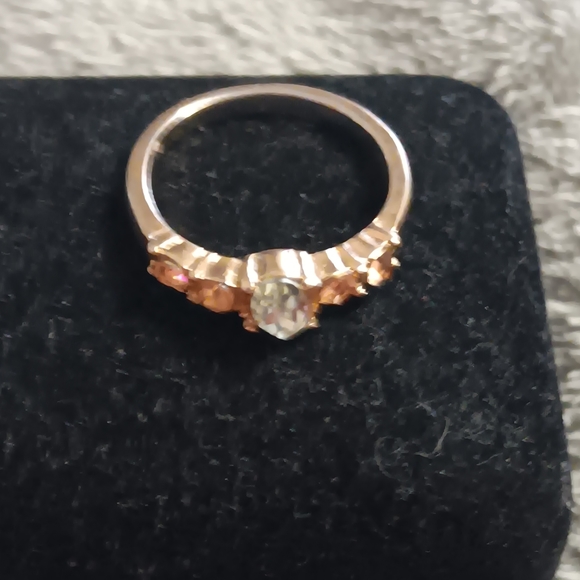 Beautiful pink and white Dimond ring gold band - Picture 3 of 3